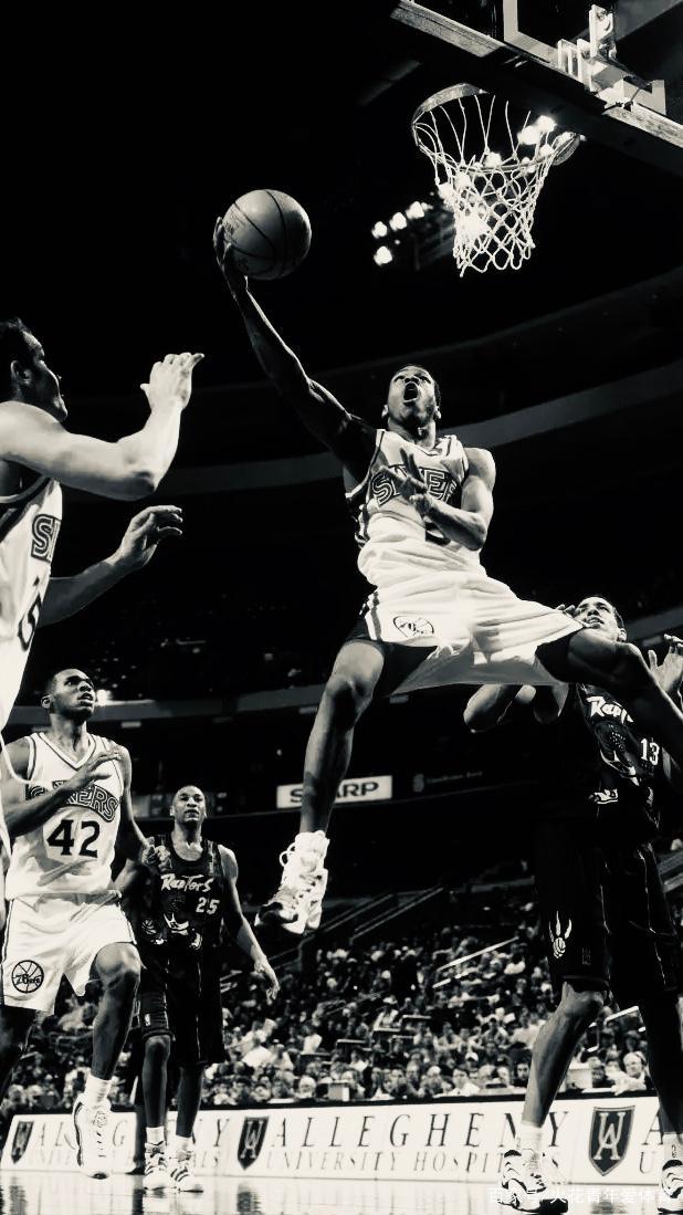 英格兰队＆曼城祝斯特林31岁生日快乐 切尔西无表示 周薪超30万镑（31岁生日斯特林获英格兰队与曼城送祝福，切尔西未表态，周薪超30万镑）