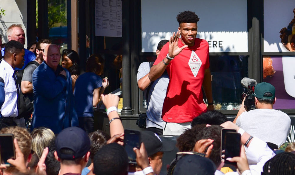 曼城瓜帅战术调整成功击败托特纳姆（瓜帅变阵奏效，曼城力克托特纳姆）