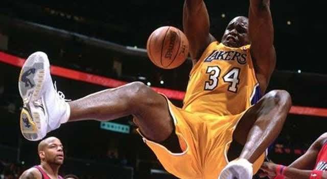 意甲战报：博纳佐利点射萨纳布里亚建功，克雷莫纳2-0莱切（意甲赛况：博纳佐利点球命中、萨纳布里亚破门，克雷莫纳2-0力克莱切）