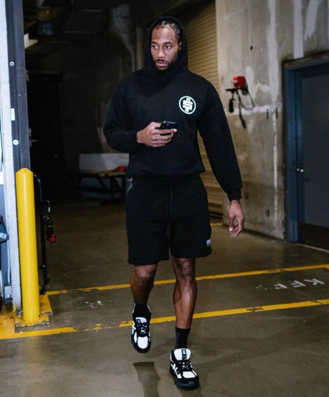 国安球迷跟河南球迷在烧烤店发生冲突，涉事球迷已经被警察带走（烧烤店内国安与河南球迷发生冲突，涉事球迷已被警方带走）